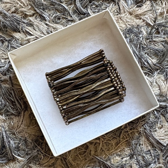 Elegant Bronze Bracelet - Picture 5 of 6